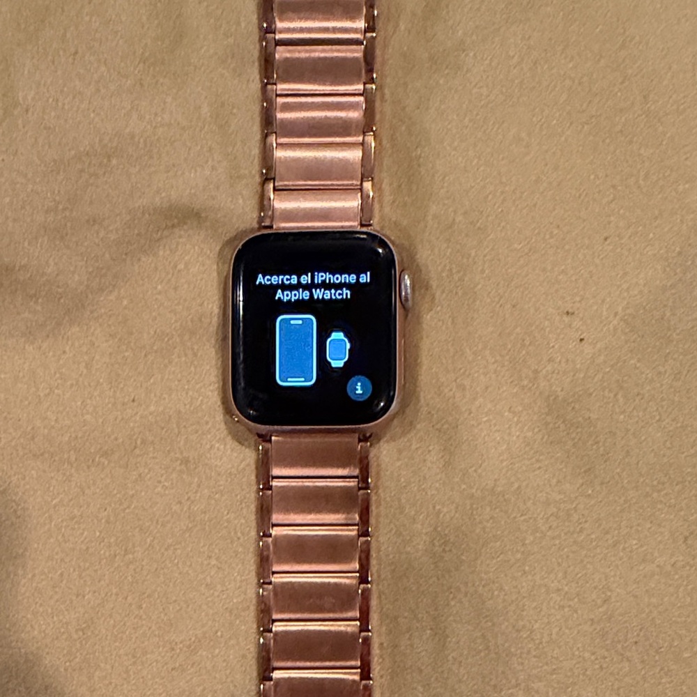 Apple Watch 5, 40mm with Metallic Band